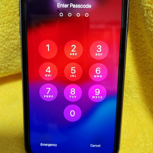 iPhone 11 Pearl White - Picture 3 of 10